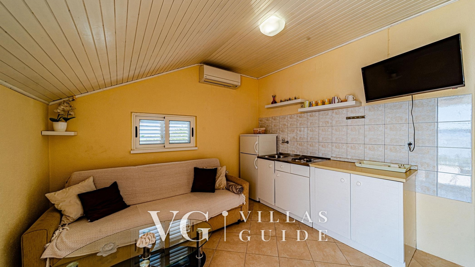 Holiday house with Private  Pool Maja Soggiorno