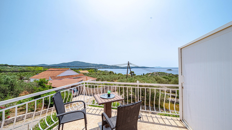 Holiday house with Private  Pool Maja