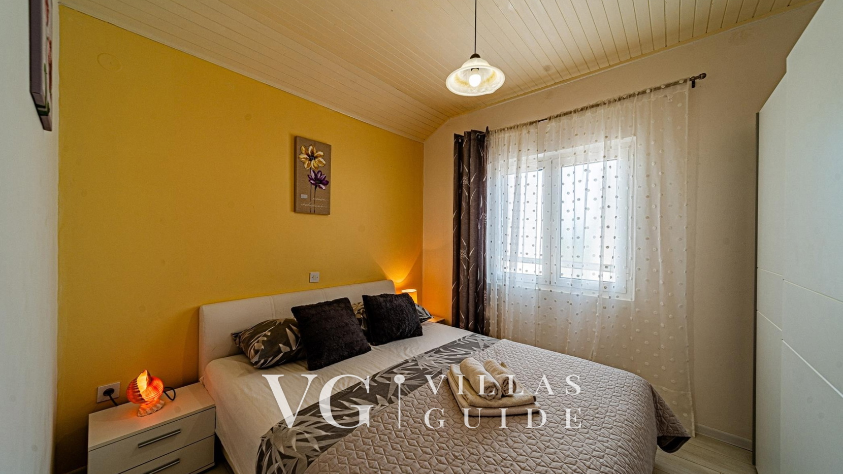 Holiday house with Private  Pool Maja Camera da letto