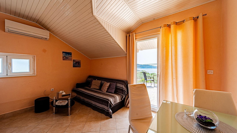 Holiday house with Private  Pool Maja