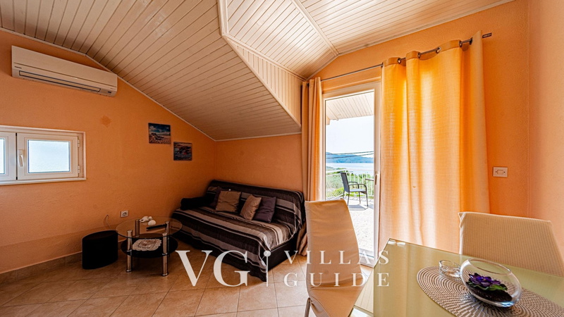 Holiday house with Private  Pool Maja Soggiorno