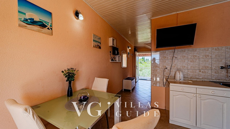 Holiday house with Private  Pool Maja Cucina