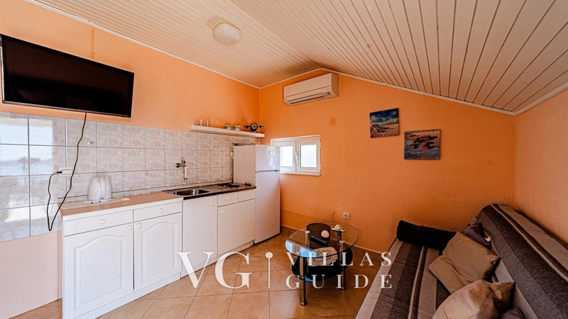 Holiday house with Private  Pool Maja Cucina