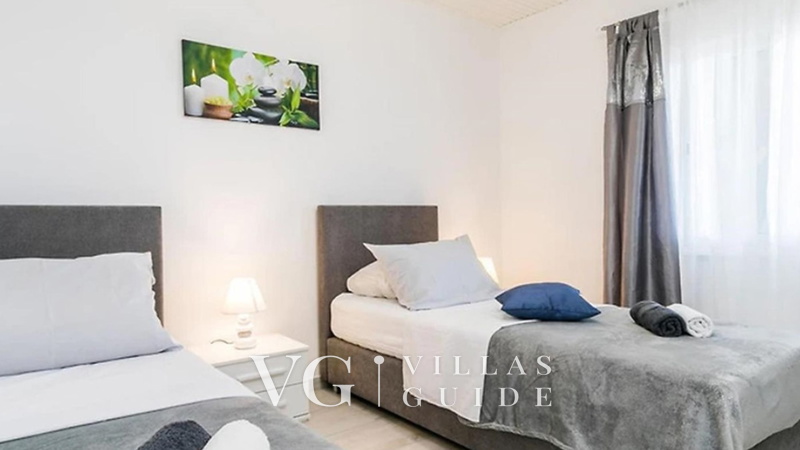 Holiday house with Private  Pool Maja Camera da letto