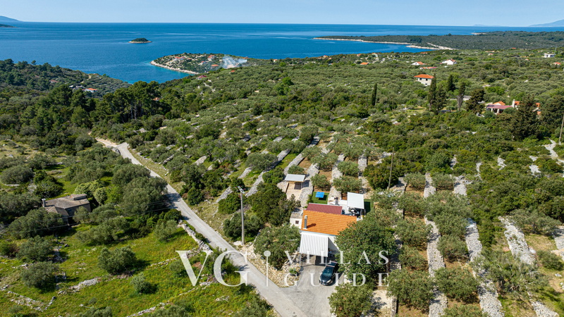 Holiday Home Roza with Whirlpool Microlocation