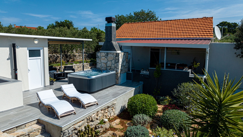 Holiday Home Roza with Whirlpool