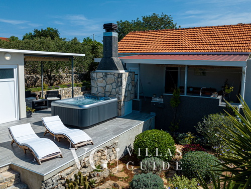 Holiday Home Roza with Whirlpool