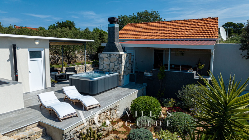 Holiday Home Roza with Whirlpool