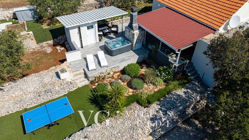 Holiday Home Roza with Whirlpool Garden and property exterior