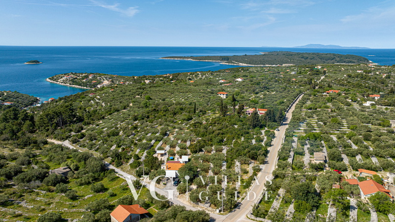 Holiday Home Roza with Whirlpool Microlocation