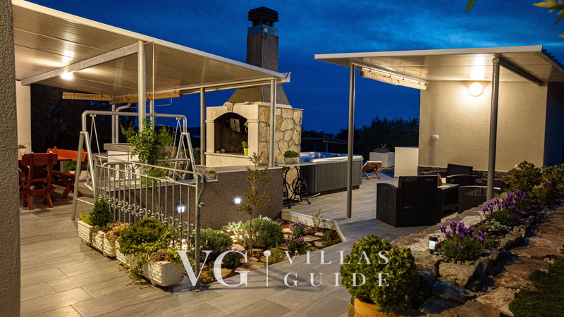 Holiday Home Roza with Whirlpool Additional content