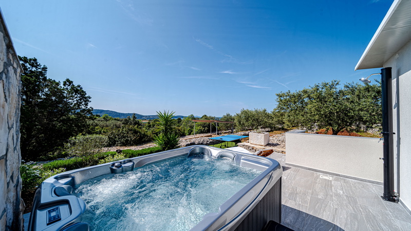 Holiday Home Roza with Whirlpool