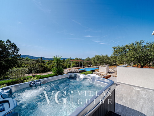 Holiday Home Roza with Whirlpool