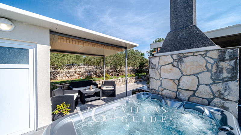 Holiday Home Roza with Whirlpool wellness