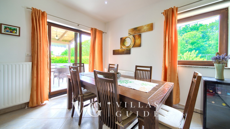 Villa Tara with a beautiful heated pool Kuhinja