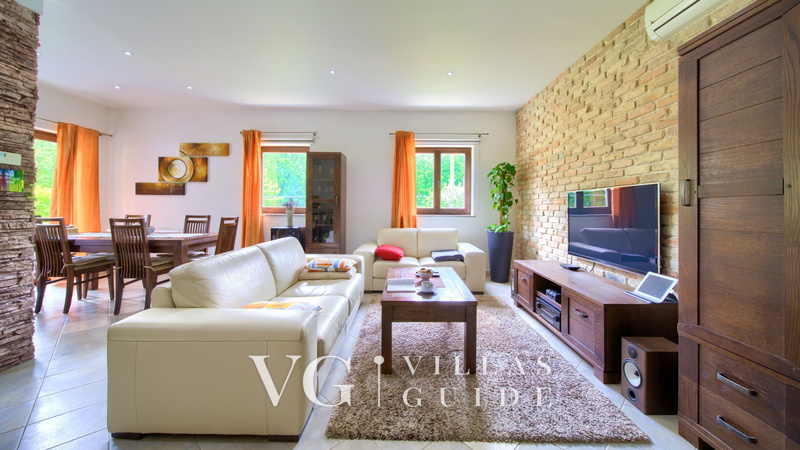 Villa Tara with a beautiful heated pool Dnevni boravak