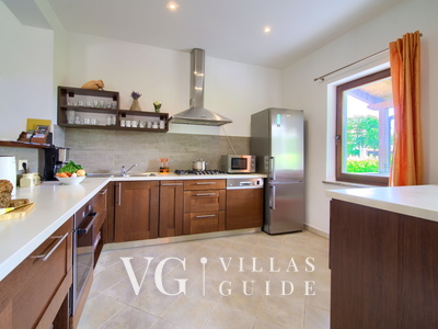 Villa Tara with a beautiful heated pool Cucina