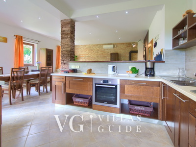 Villa Tara with a beautiful heated pool Cucina