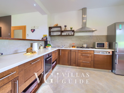 Villa Tara with a beautiful heated pool Cucina