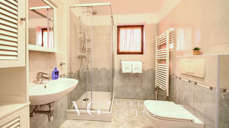 Villa Tara with a beautiful heated pool Kupaonica