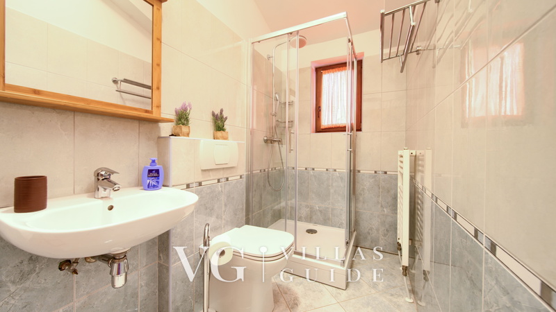 Villa Tara with a beautiful heated pool Kupaonica