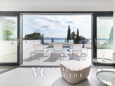 Luxury Holiday Villa with pool Living room