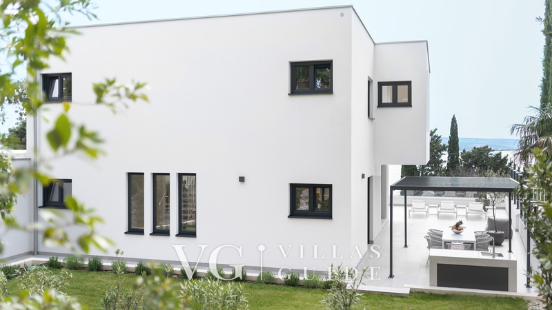 Luxury Holiday Villa with pool