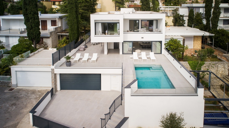 Luxury Holiday Villa with pool