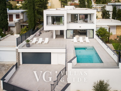 Luxury Holiday Villa with pool Garden and property exterior