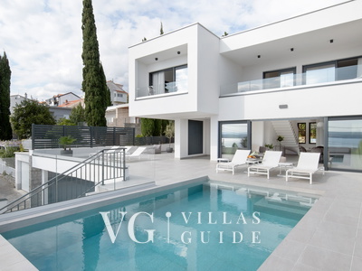 Luxury Holiday Villa with pool Garden and property exterior