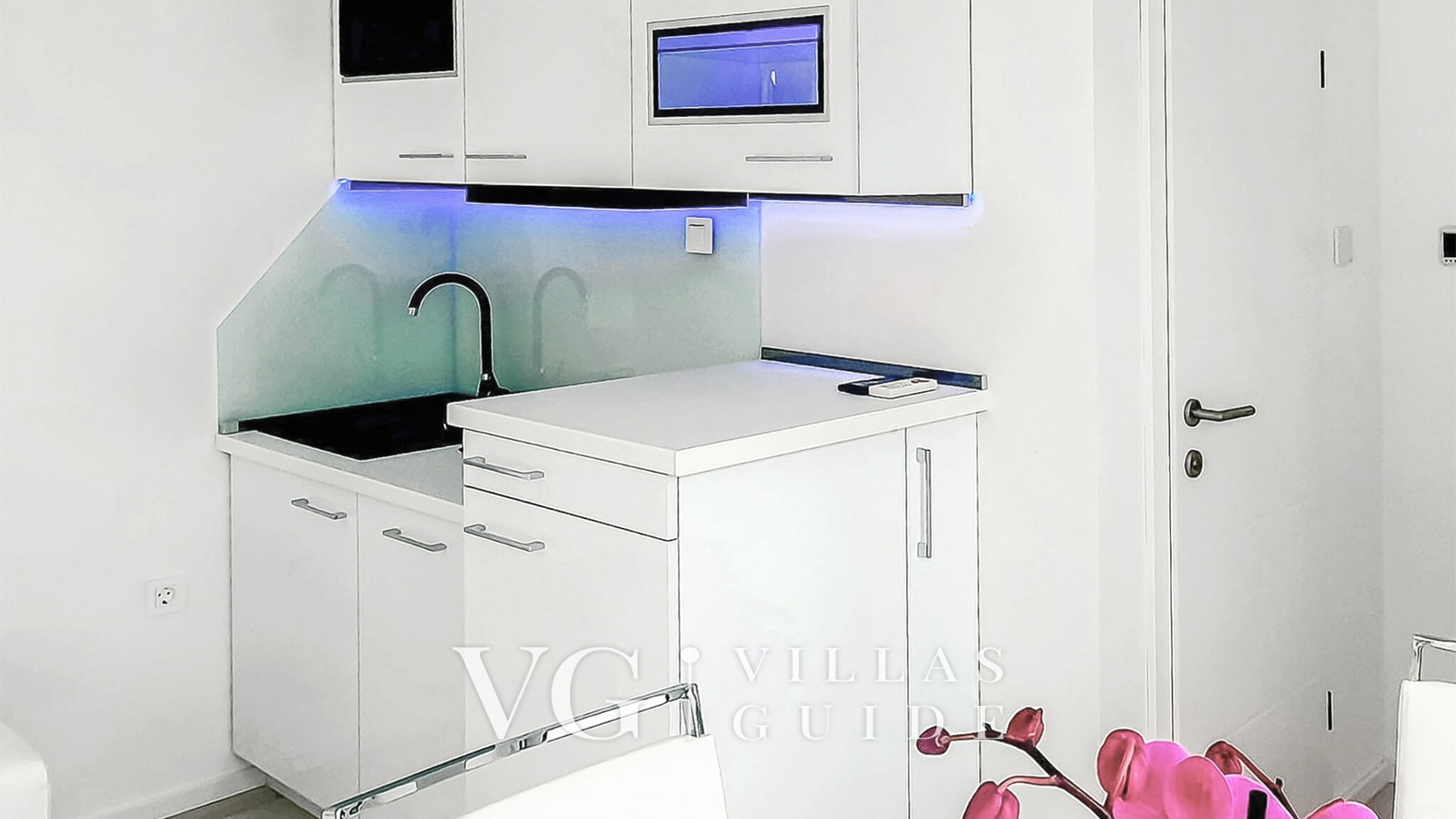 Villa Eduarda pool&whirpool&pet friendly Kitchen