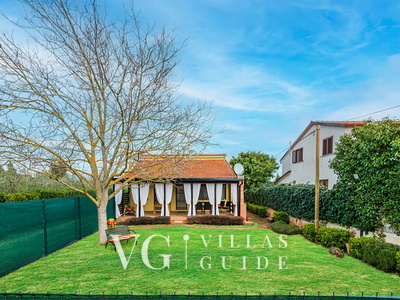 Holiday home DIDI Garden and property exterior