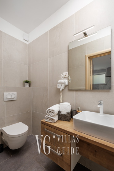 Luxury Villa Mihaela heated pool&beachfront&pet friendly Kupaonica