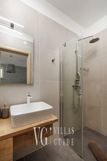 Luxury Villa Mihaela heated pool&beachfront&pet friendly Kupaonica