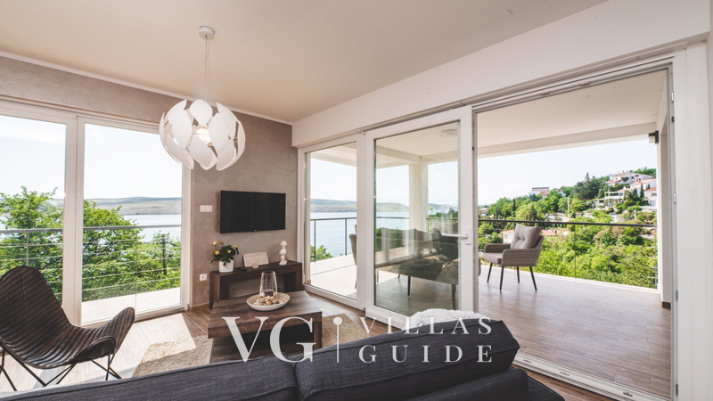 Luxury Villa Mihaela heated pool&beachfront&pet friendly Living room