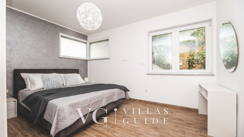 Luxury Villa Mihaela heated pool&beachfront&pet friendly Bedroom