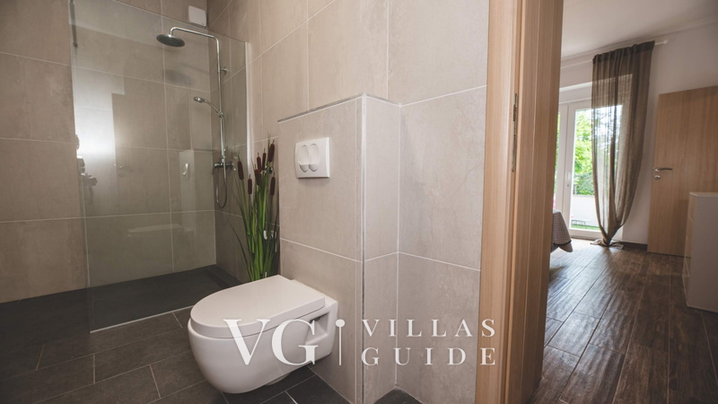 Luxury Villa Mihaela heated pool&beachfront&pet friendly Bathroom