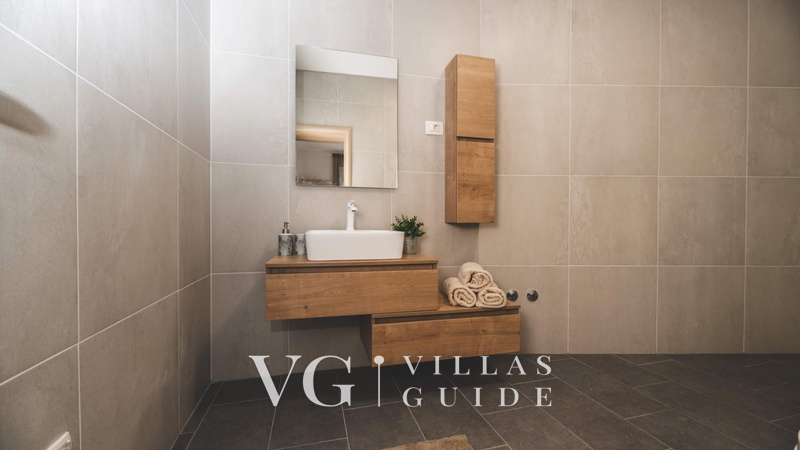 Luxury Villa Mihaela heated pool&beachfront&pet friendly Bathroom