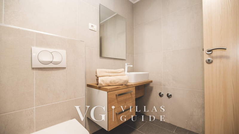 Luxury Villa Mihaela heated pool&beachfront&pet friendly Bathroom