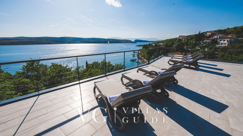 Luxury Villa Mihaela heated pool&beachfront&pet friendly Garden and property exterior