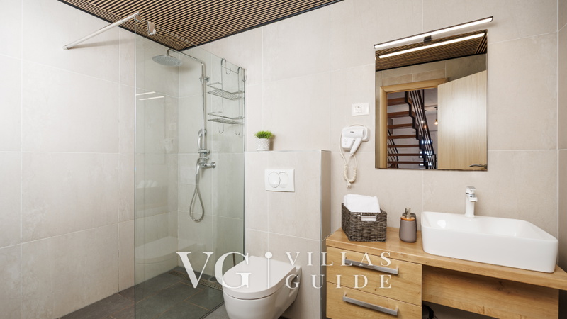 Luxury Villa Mihaela heated pool&beachfront&pet friendly Bathroom
