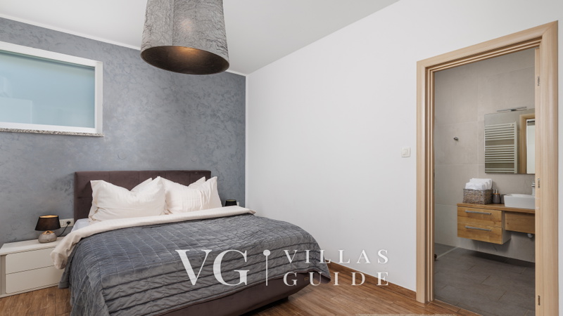 Luxury Villa Mihaela heated pool&beachfront&pet friendly Bedroom