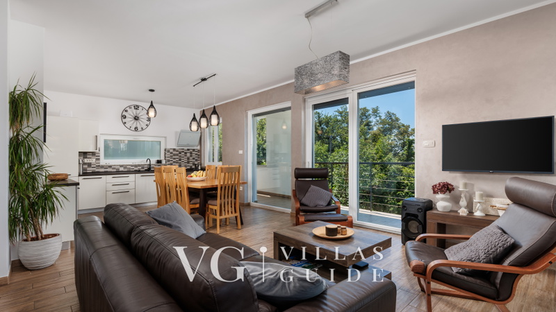 Luxury Villa Mihaela heated pool&beachfront&pet friendly Living room