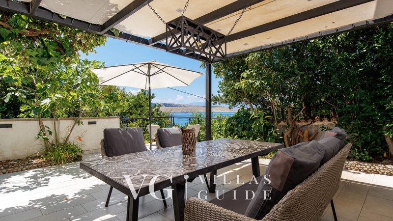 Luxury Villa Mihaela heated pool&beachfront&pet friendly Garden and property exterior