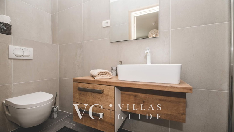 Luxury Villa Mihaela heated pool&beachfront&pet friendly Bathroom