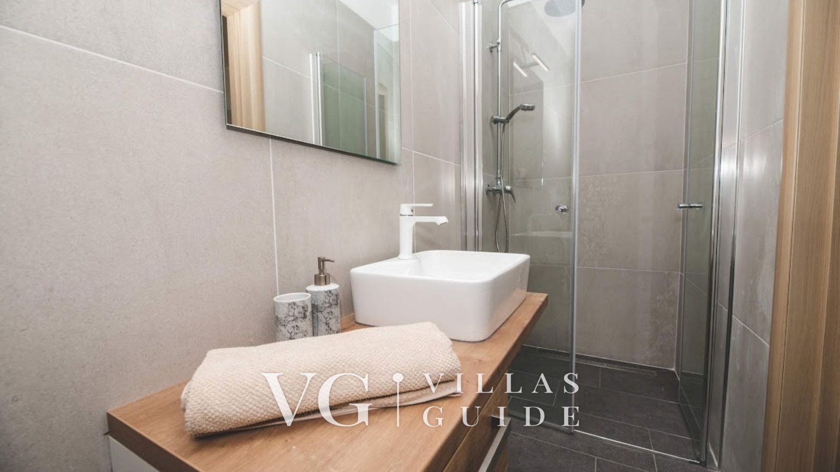 Luxury Villa Mihaela heated pool&beachfront&pet friendly Bathroom