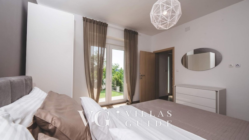 Luxury Villa Mihaela heated pool&beachfront&pet friendly Bedroom