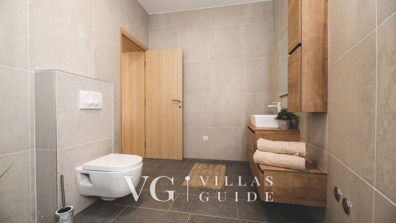 Luxury Villa Mihaela heated pool&beachfront&pet friendly Bathroom