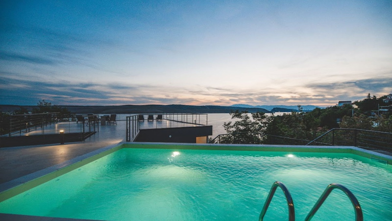 Luxury Villa Mihaela heated pool&beachfront&pet friendly