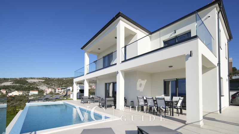 Villa Infinity View Garden and property exterior